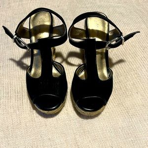 Black and Gold Antonio Melani Wedges